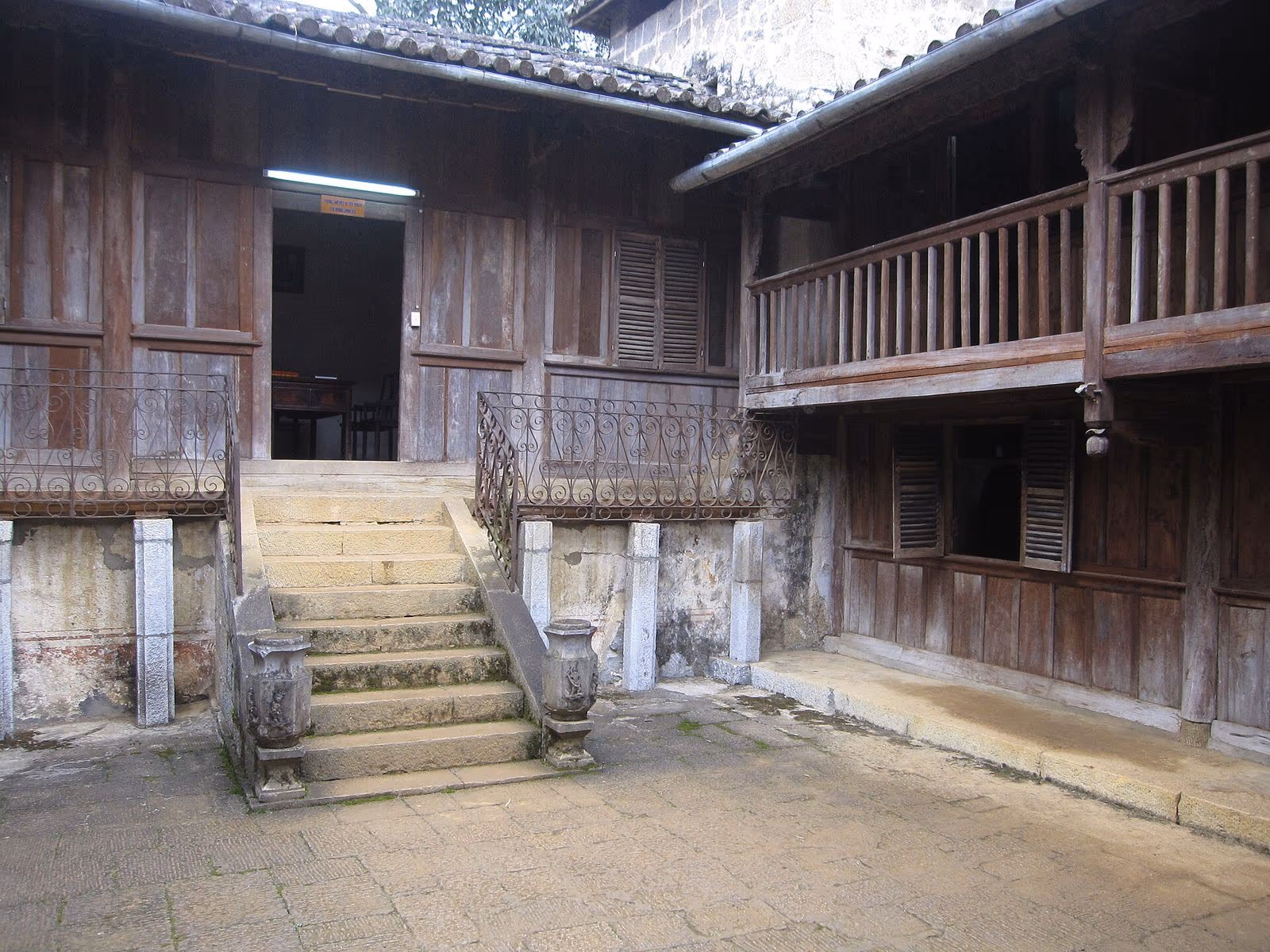 Courtyard and stone steps inside the Vuong family mansion, the former Hmong King&rsquo;s palace