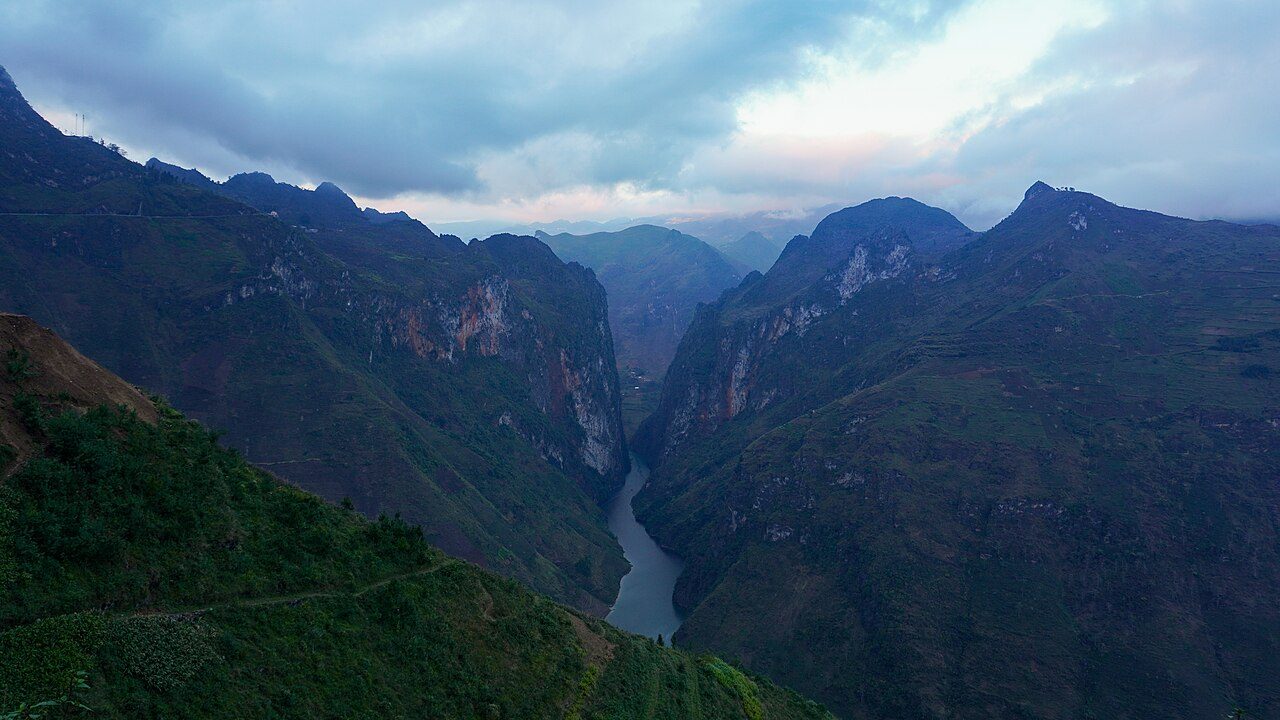 The Nho Que River in the Tu San canyon below the Ma Pi Leng Pass — the Ha Giang Loop