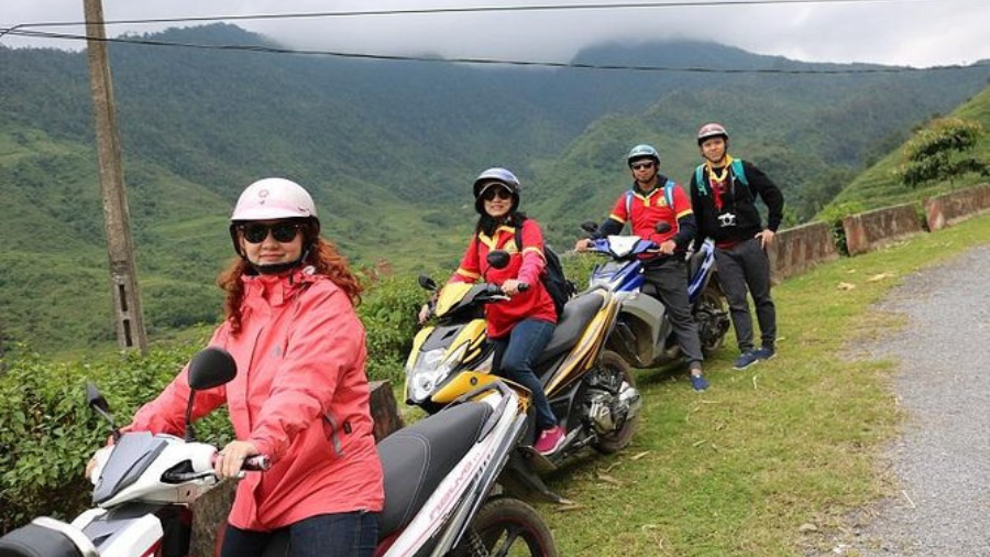 Ma Pi Leng Pass viewpoint looking down into the turquoise Nho Que River canyon in Ha Giang, northern Vietnam