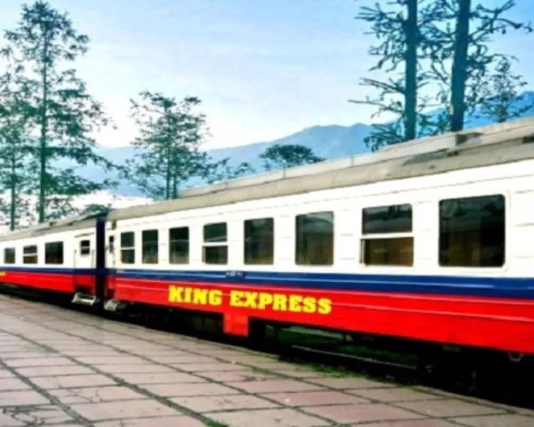 King Express VIP cabin overnight train Hanoi to Sapa