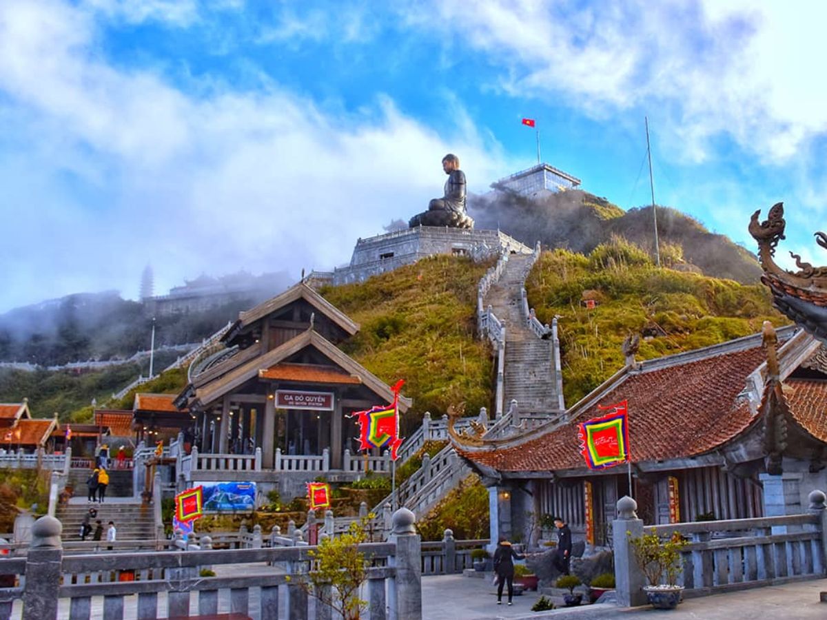 Black H'mong village near the Fansipan base area — afternoon section of the 1-day Sapa rice fields tour