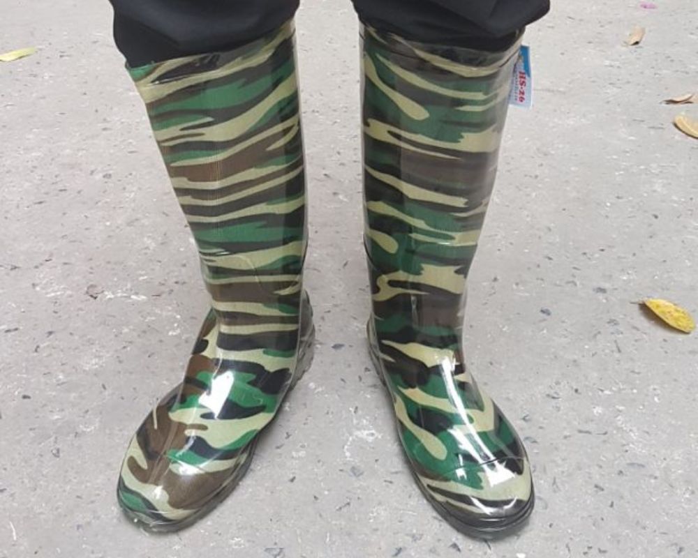 Waterproof trekking boots for rent in Sapa