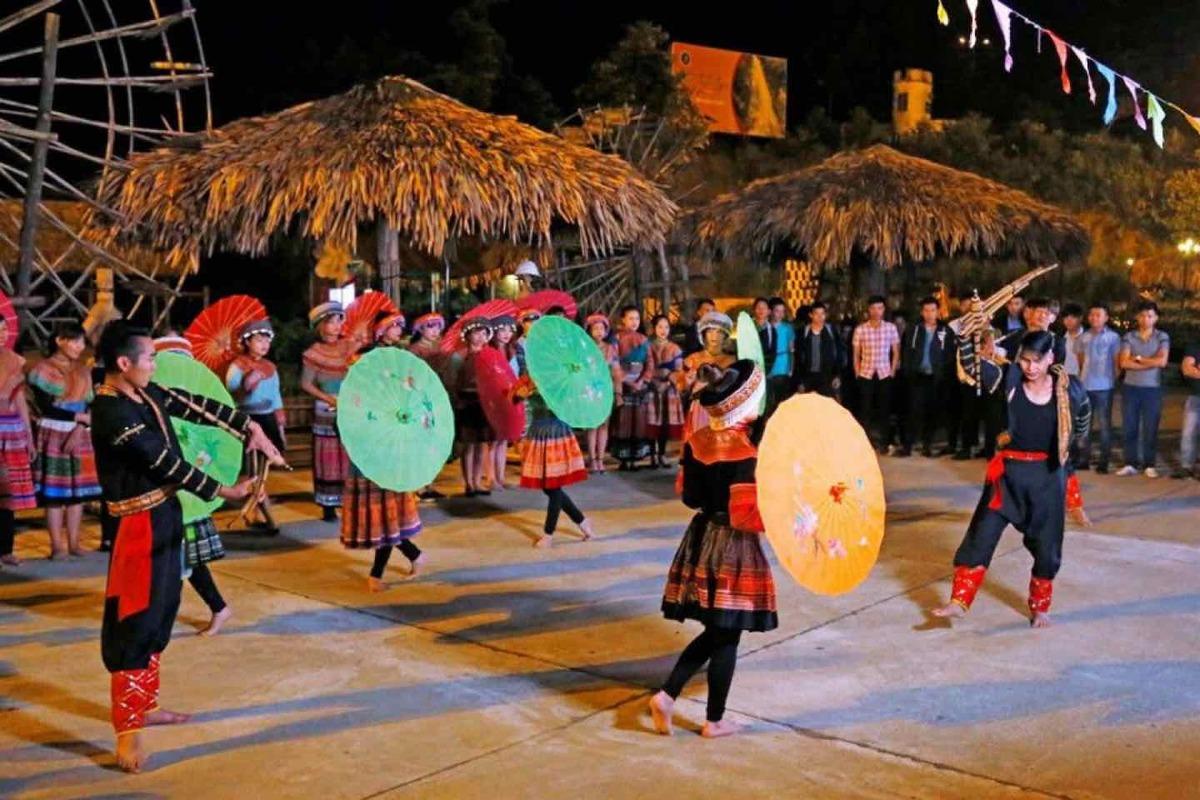 Dancing Activities In Sapa Love Market 