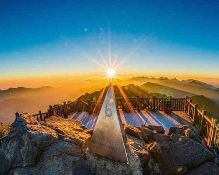 Fansipank Peak - Trekking Sapa Vietnam