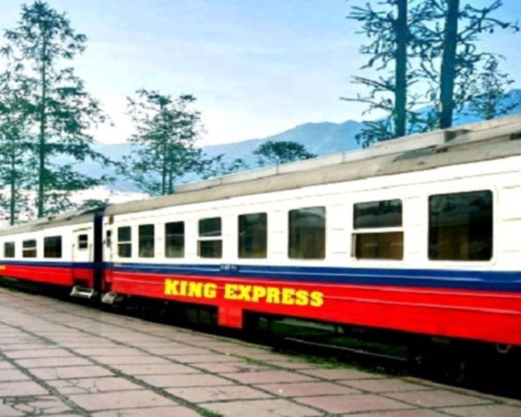 King Express Train From Hanoi To Sapa