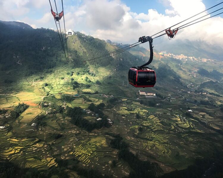 See amazing view from Fansipan cable Car