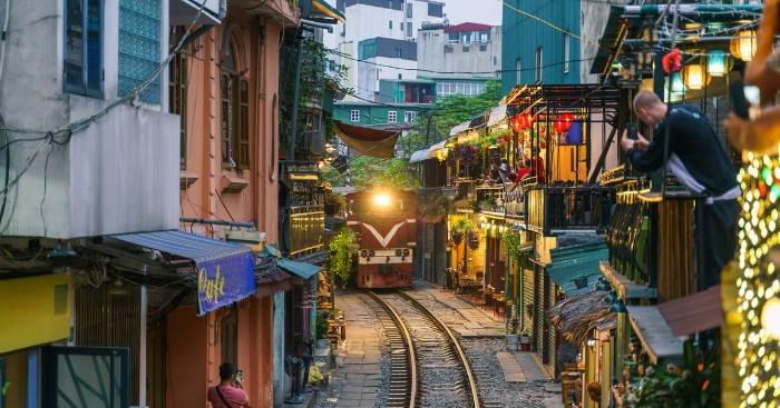 Take a train from Hanoi to Sapa
