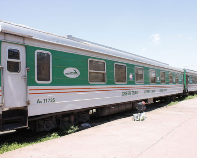 Green Train From Hanoi To Sapa